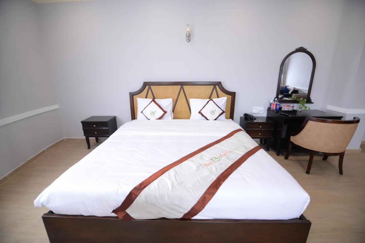 Que Toi Hotel Soc Trang Eksteriør billede