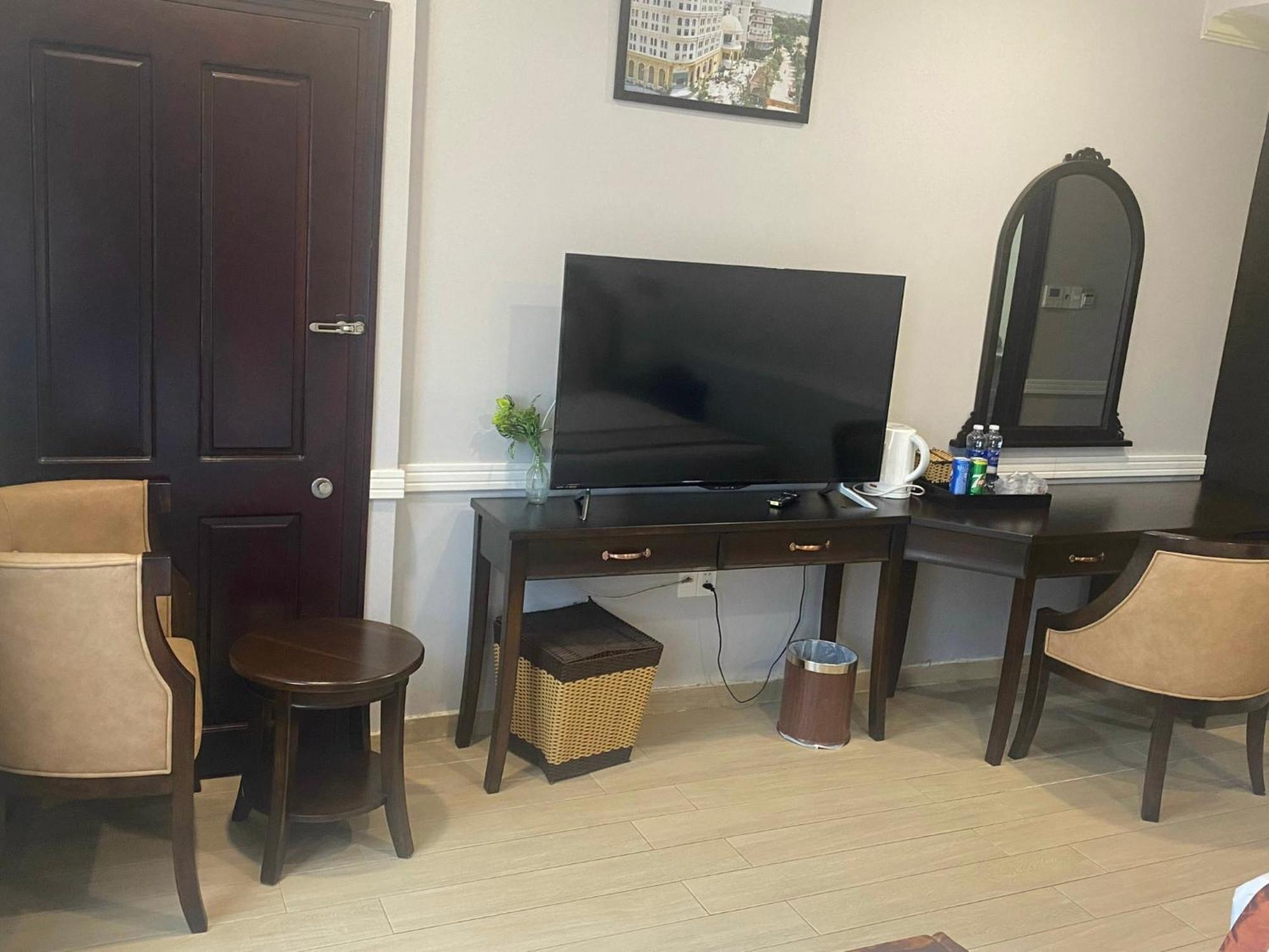 Que Toi Hotel Soc Trang Eksteriør billede