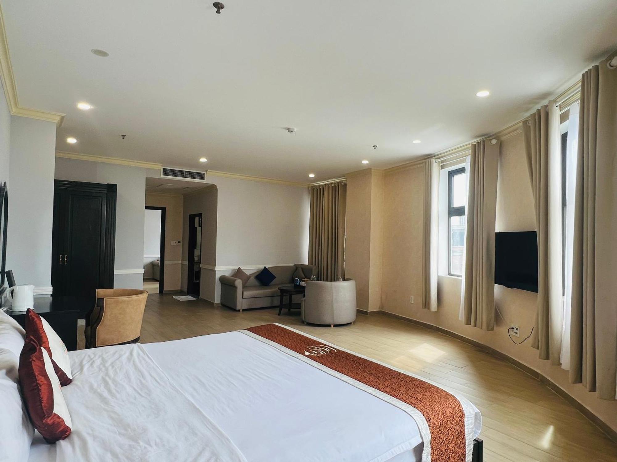 Que Toi Hotel Soc Trang Eksteriør billede