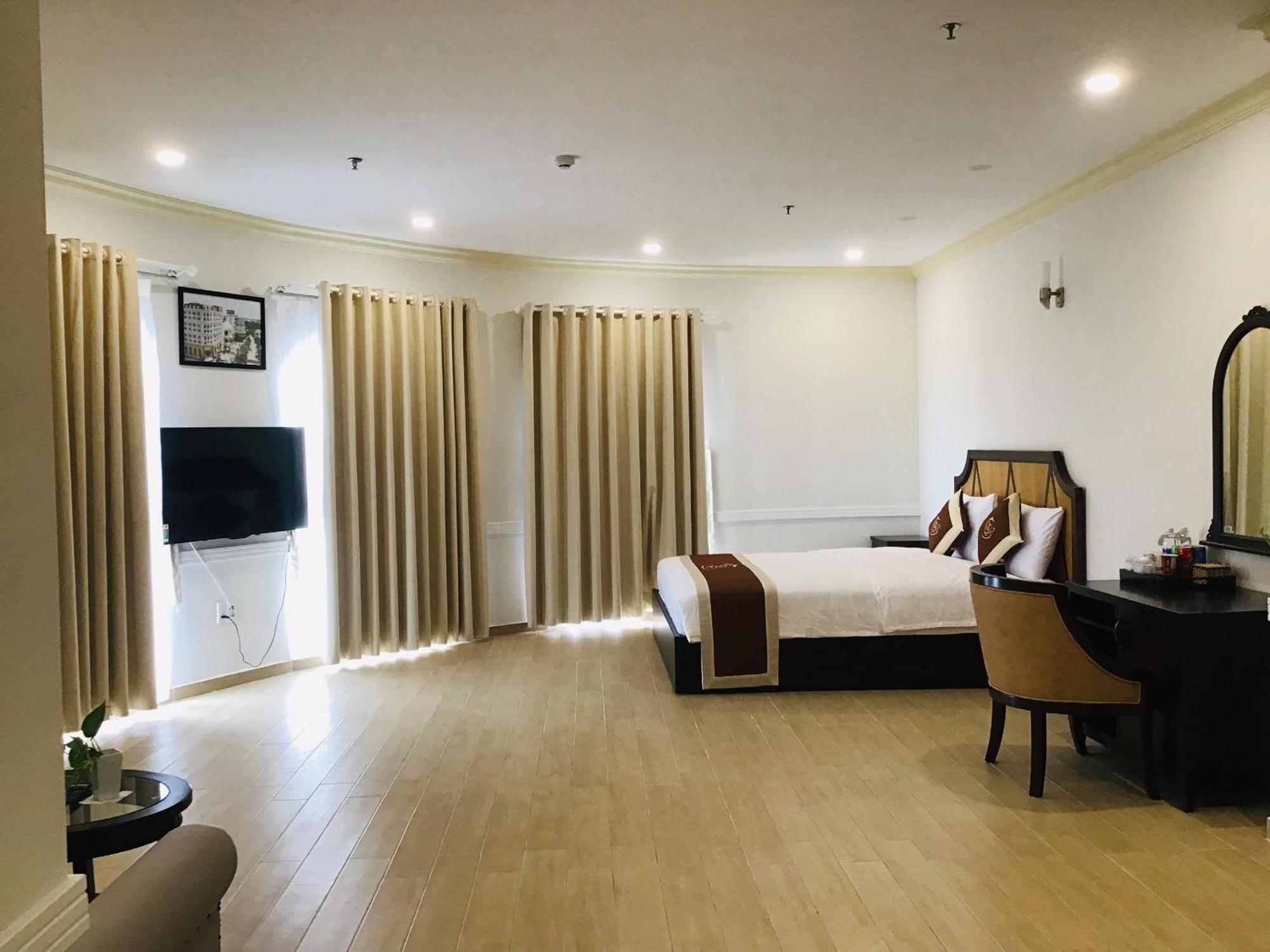 Que Toi Hotel Soc Trang Eksteriør billede